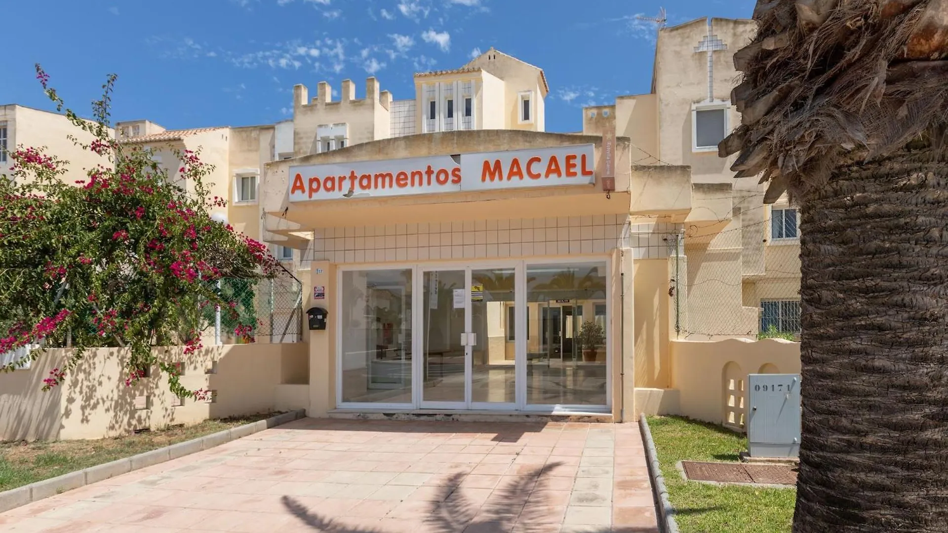Lively Apartment In Andaluc A With Large Pool Las Salinas