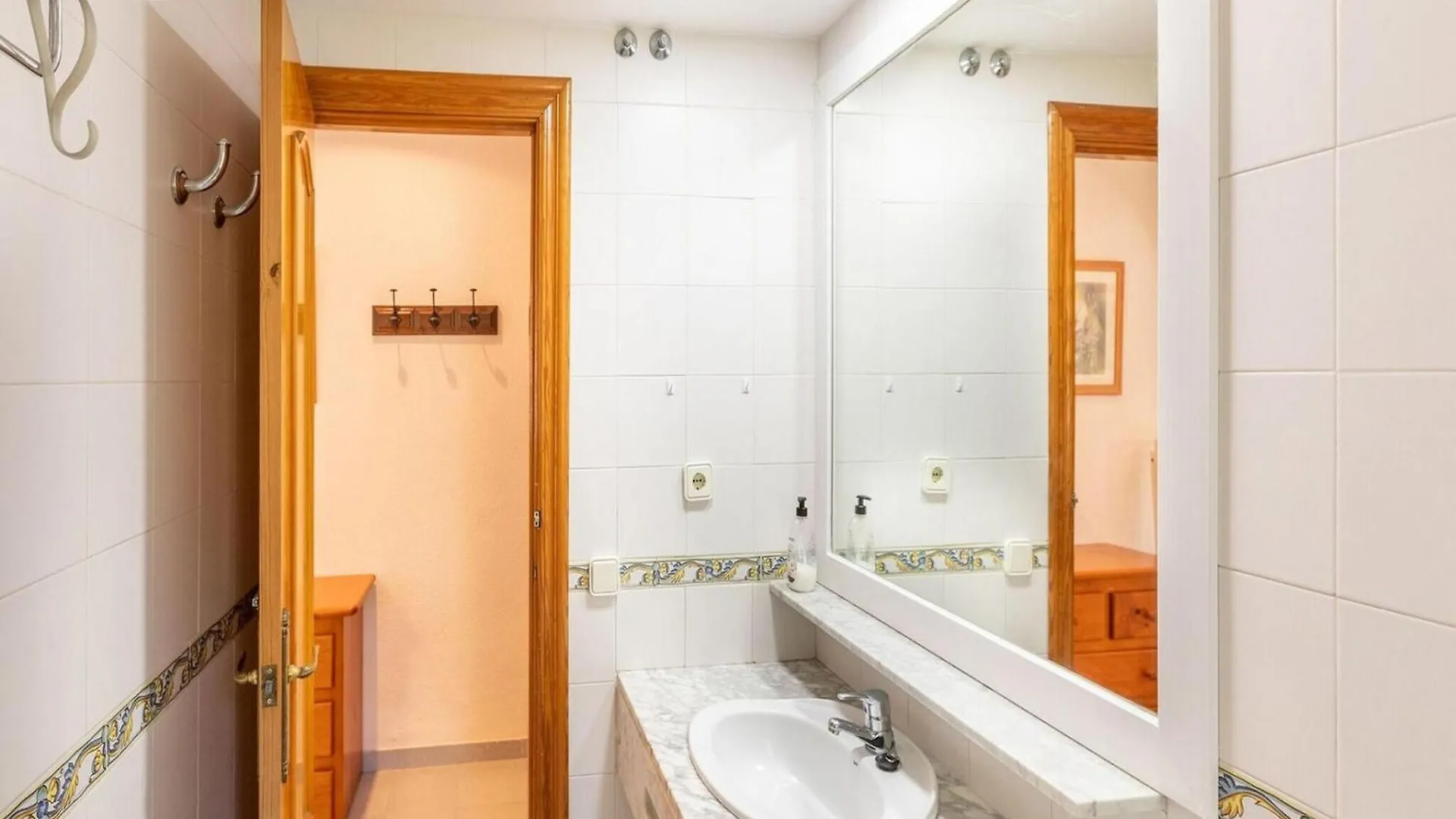 Lively Apartment In Andaluc A With Large Pool Las Salinas  Spagna