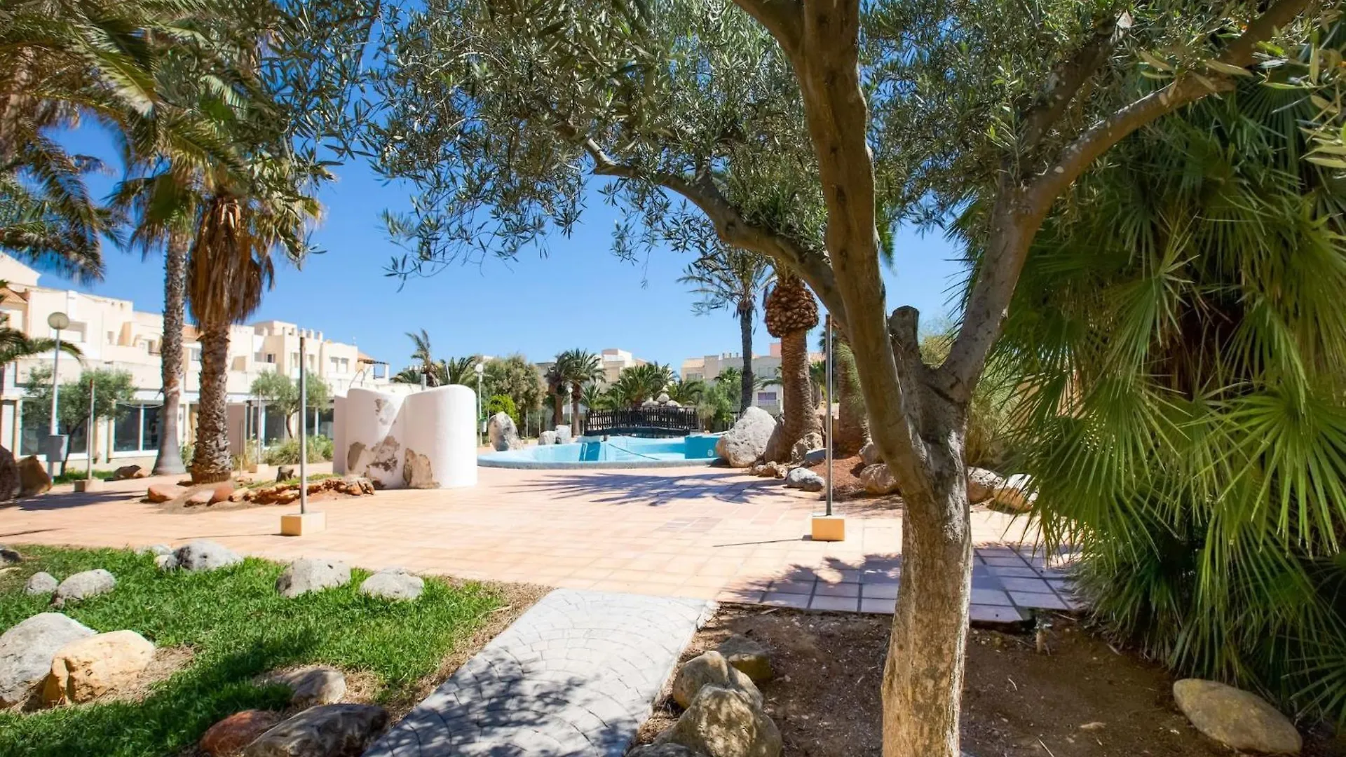 Lively Apartment In Andaluc A With Large Pool Las Salinas