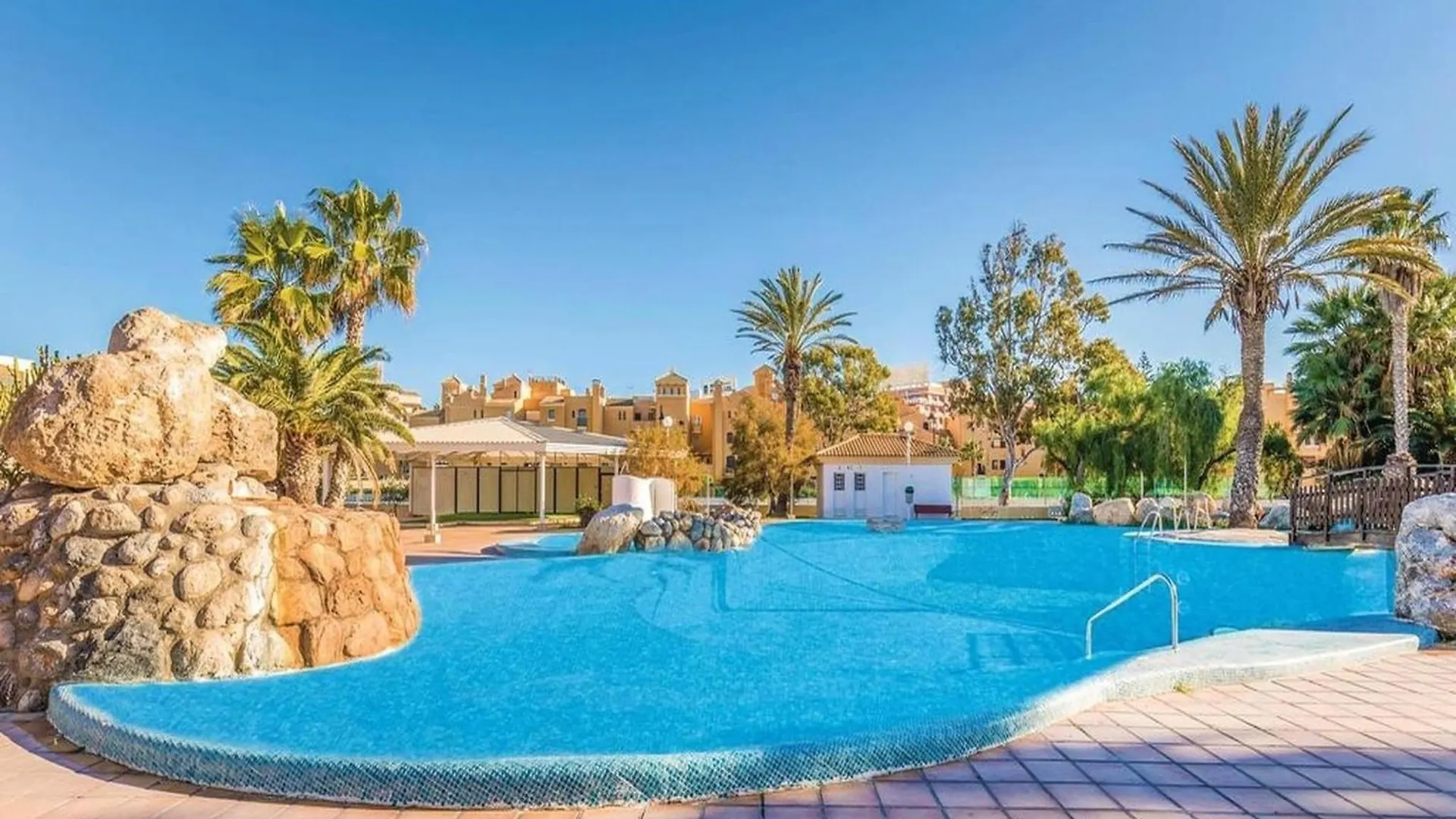 Lively Apartment In Andaluc A With Large Pool Las Salinas